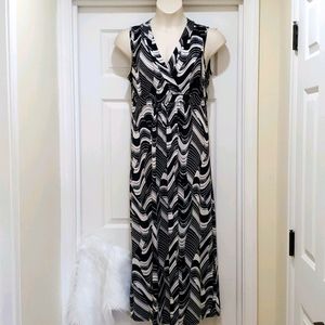 Flattering Black & White Geo-pattern Dress